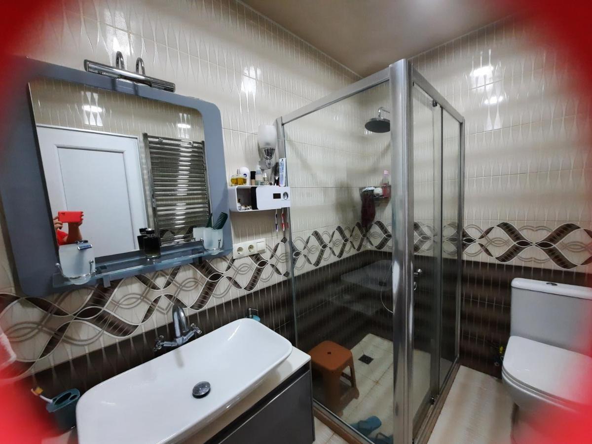 Apartment Desi With Sea View On The Beach In บาทูมิ ภายนอก รูปภาพ