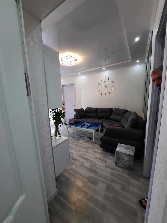 Apartment Desi With Sea View On The Beach In บาทูมิ ภายนอก รูปภาพ