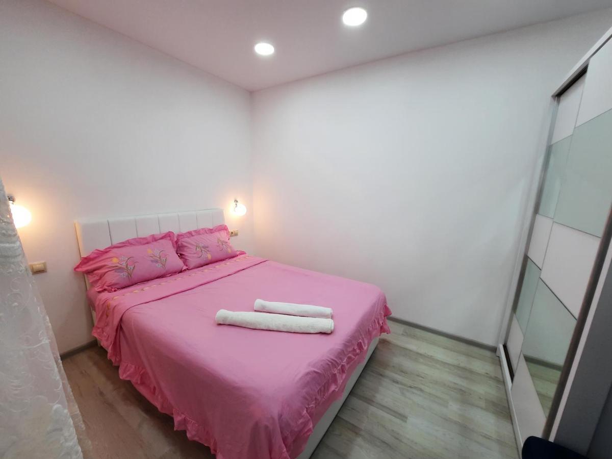 Apartment Desi With Sea View On The Beach In บาทูมิ ภายนอก รูปภาพ