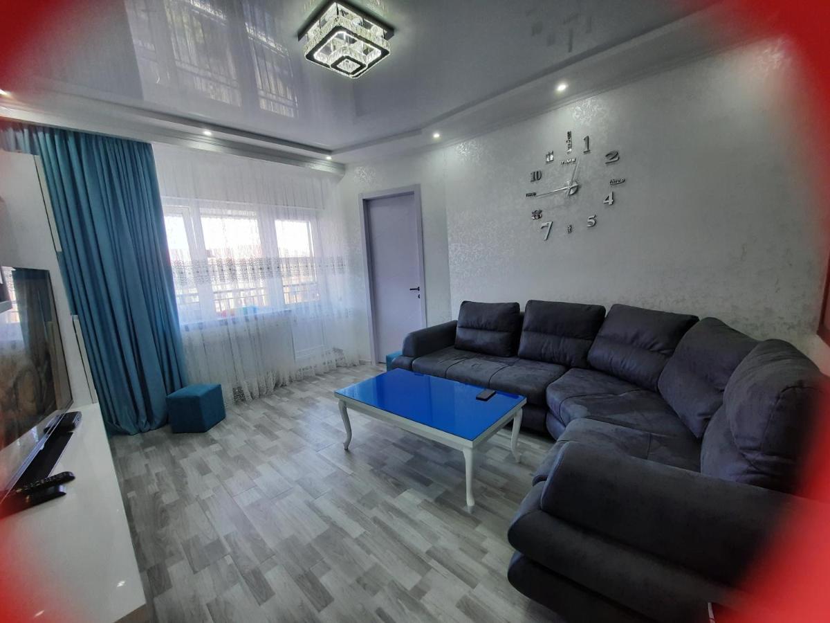 Apartment Desi With Sea View On The Beach In บาทูมิ ภายนอก รูปภาพ